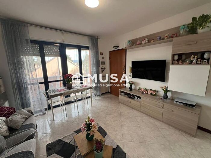 Appartamento trilocale in affitto in Via Walter Tobagi, Centro, Ornago