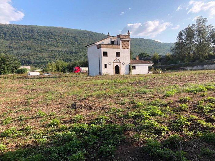 Casa con 6 locali in affitto in Via Sannitica, Valle di Maddaloni