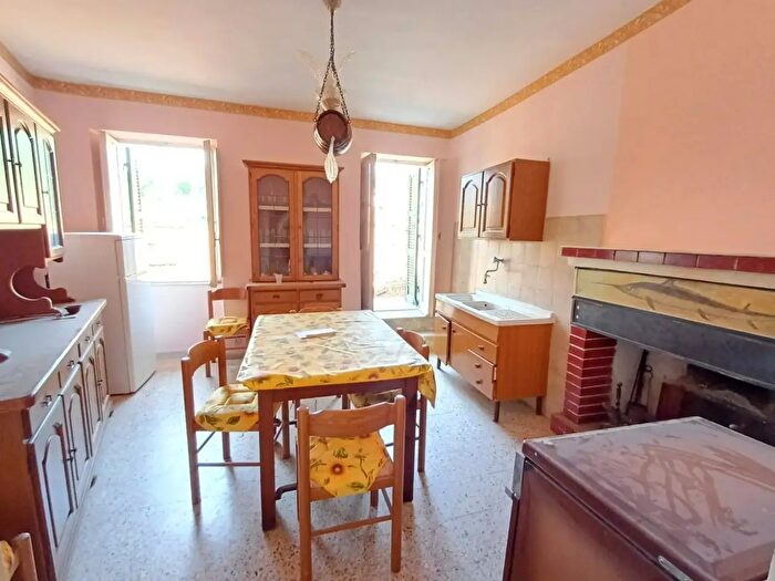 Appartamento con 5 locali in vendita in Largo Garibaldi, Caprarola