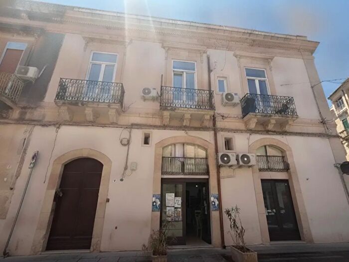 Appartamento trilocale in vendita in Via Eritrea, Siracusa