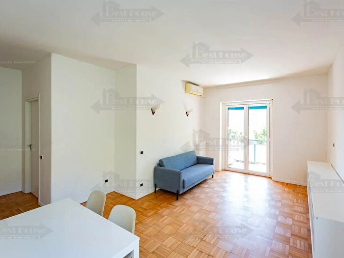 Appartamento trilocale in affitto in Via Alcuino, Milano