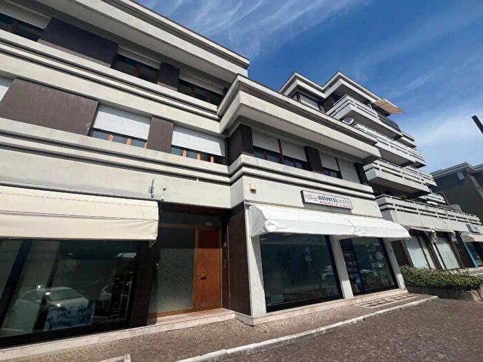 Appartamento trilocale in vendita in Via Divisione Julia, Manzano