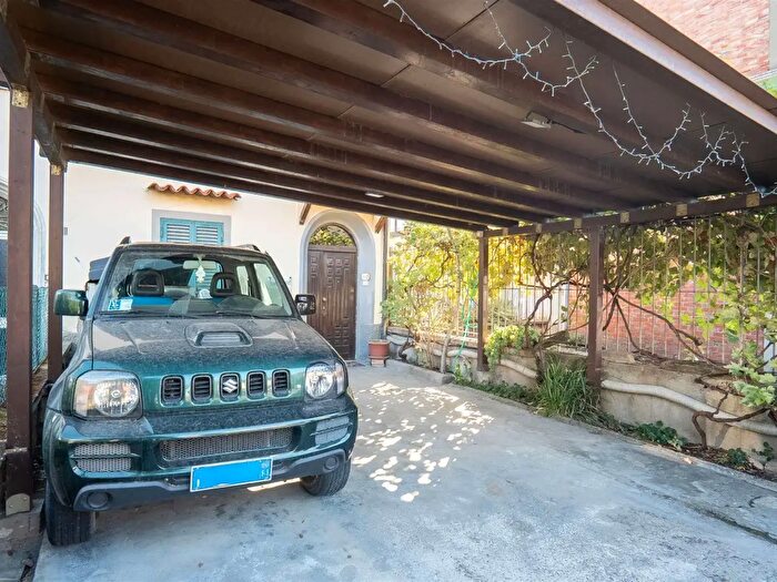 Casa con 5 locali in affitto in Via SantAngelo, Signa