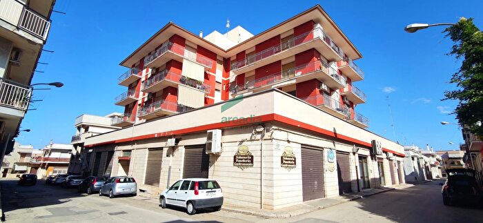 Appartamento con 5 locali in vendita in Via Pietro Carenza, Turi