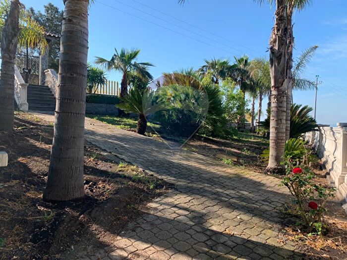 Casa quadrilocale in vendita in Via Calatafimi, Belpasso