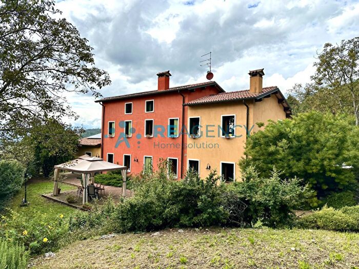 Casa con 6 locali in vendita in Via Ugo Foscolo, Brendola