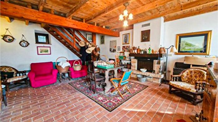 Casa con 5 locali in vendita in Solferino