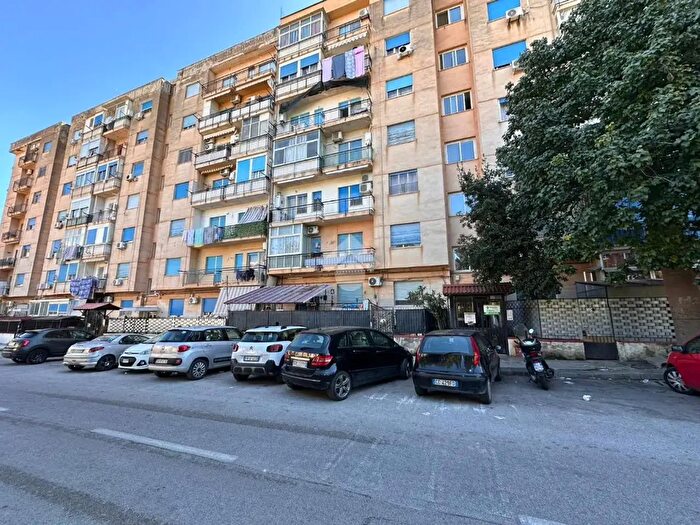 Appartamento trilocale in vendita in Via del Segugio, Palermo