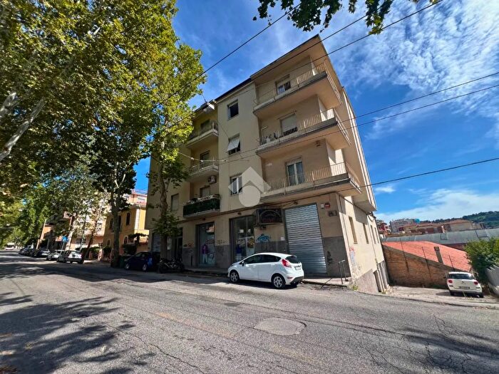 Appartamento trilocale in vendita in Via Mario Torresi, Ancona
