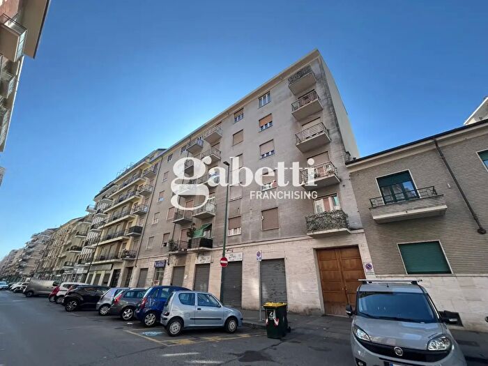 Appartamento trilocale in vendita in Via Buenos Aires, Torino