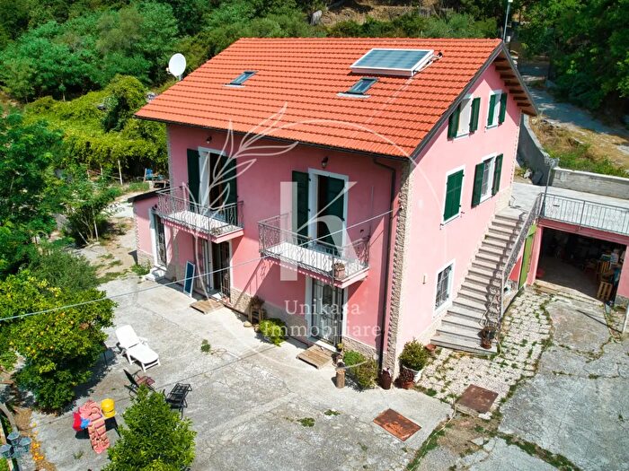 Casa con 10 locali in vendita in Via Viarzo, Quiliano
