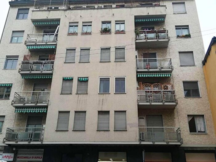 Appartamento bilocale in affitto in Via Luigi Canonica, Paolo Sarpi, Milano