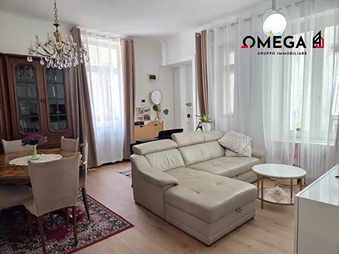 Appartamento trilocale in vendita in Via Udine, Trieste
