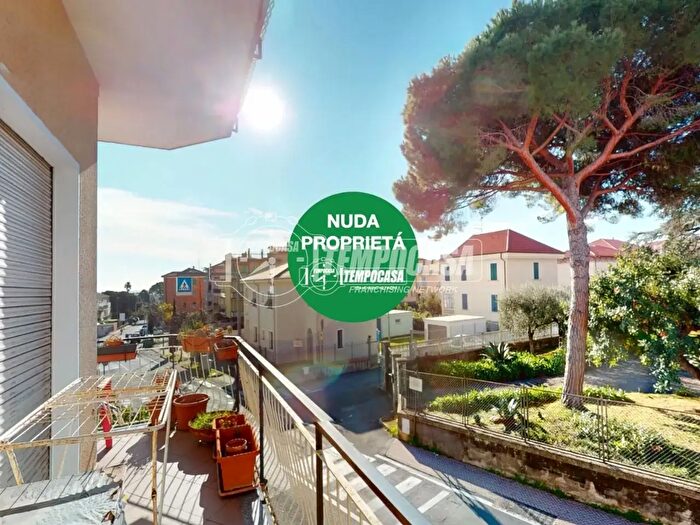 Appartamento quadrilocale in vendita in Viale Silvio Amico, Loano