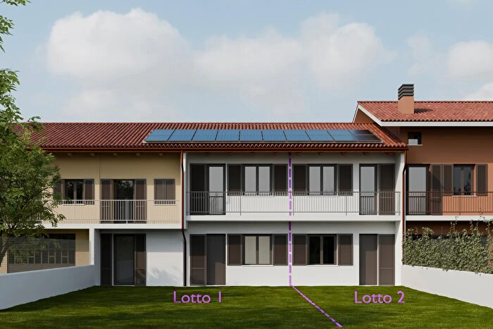 Casa con 5 locali in vendita in Via Pinerolo, Cavour