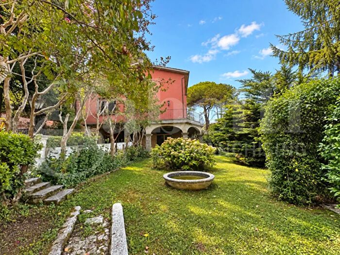 Casa con 7 locali in vendita in Via dei Laghi, Marino