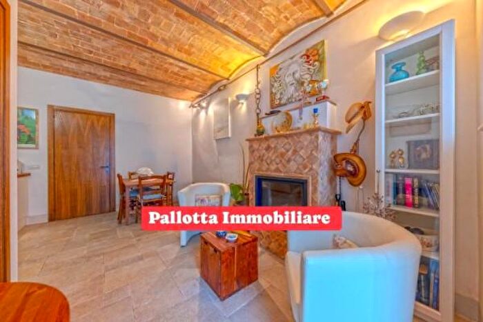 Appartamento bilocale in affitto in Via Roma, Capodimonte