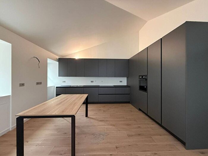 Appartamento quadrilocale in affitto in Via Santi Martiri, Città Vecchia, Trieste