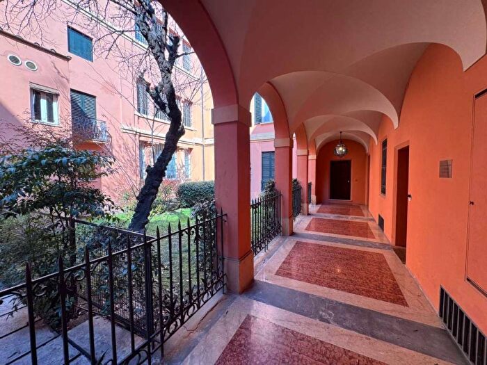 Appartamento con 5 locali in affitto in via Del Monte, Centro Storico, Bologna