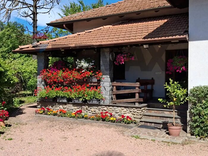 Casa con 6 locali in vendita in Via Oleggio Castello, Paruzzaro