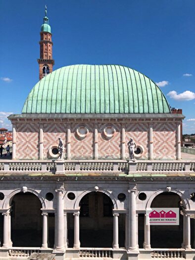 Appartamento bilocale in affitto in Contrà Muscheria, Vicenza