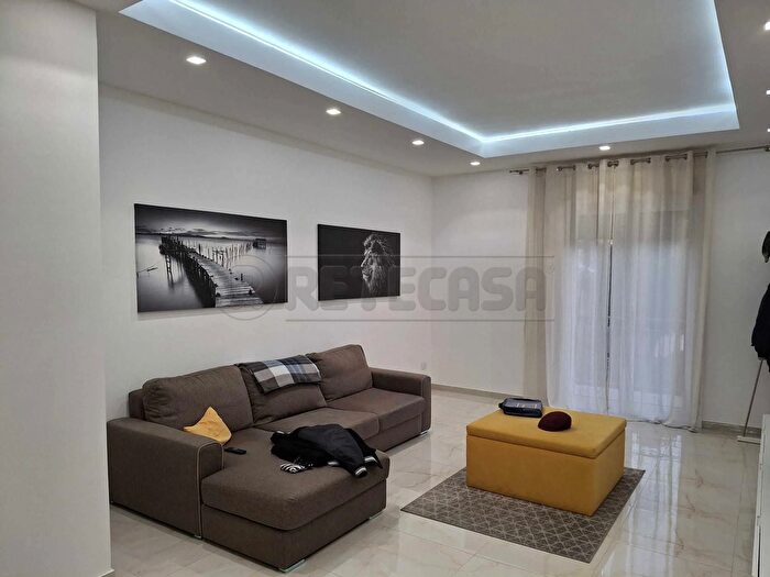 Appartamento con 6 locali in vendita in Via Mattia Petri, Siracusa