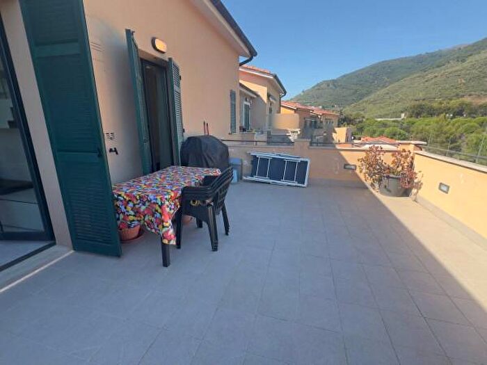 Appartamento bilocale in vendita in Strada per I Piani, Castellaro