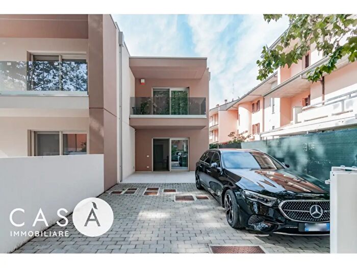 Casa quadrilocale in vendita in Viale Renato Serra, Cesenatico
