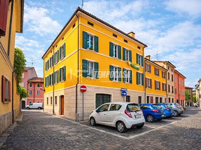 Appartamento trilocale in vendita in Via Azzo da Correggio, Correggio