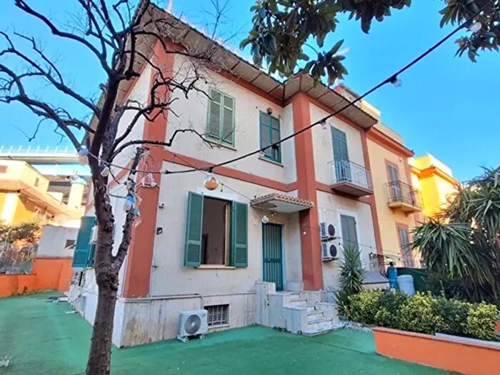Casa con 9 locali in vendita in Via Filippo Maria Briganti, Napoli