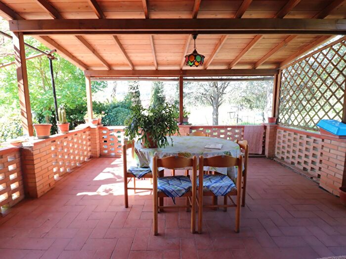 Casa quadrilocale in vendita in Castelnuovo Berardenga in Limitrofi Ponte a Bozzone, Castelnuovo Berardenga