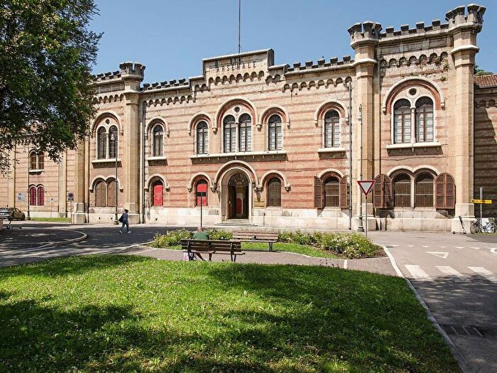 Appartamento con 5 locali in affitto in Piazza Arsenale, Borgo Trento, Verona