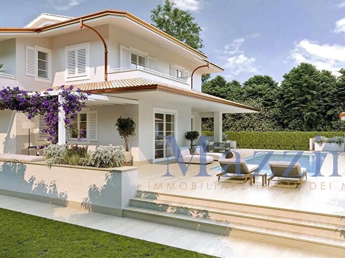 Casa con 14 locali in vendita in Via XX Settembre, Forte Dei Marmi