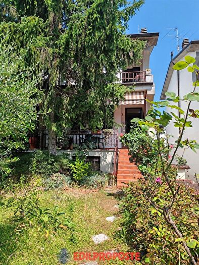 Casa quadrilocale in vendita in Via Cimabue, Brescia