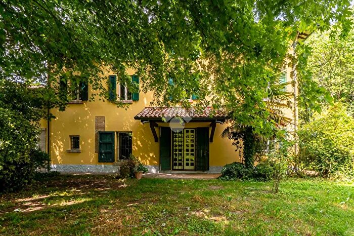 Casa con 8 locali in vendita in Quattro Castella