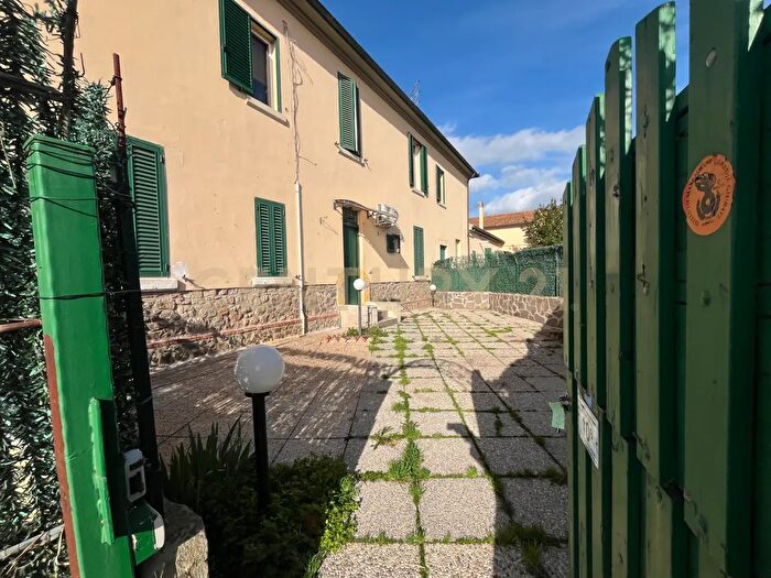 Appartamento con 6 locali in vendita in Via della Collacchia, Roccastrada