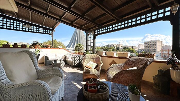 Casa con 7 locali in vendita in Piazza della Vittoria, Siracusa