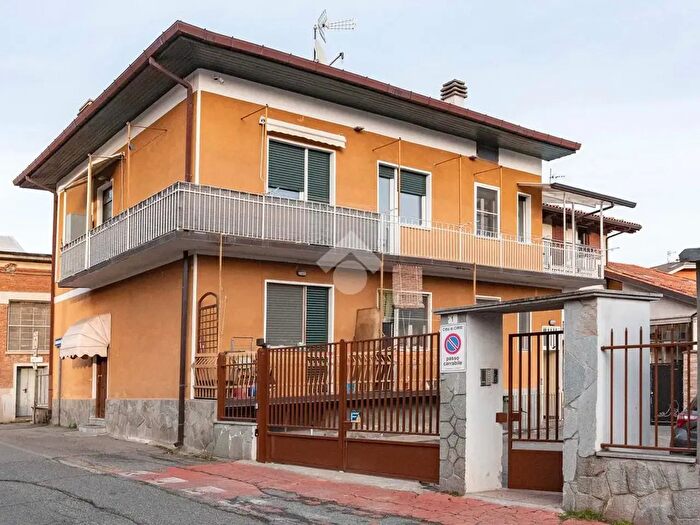 Casa con 15 locali in vendita in Via Fiume, Cirie