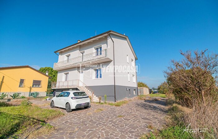 Casa con 7 locali in vendita in Via Rio San Mauro, Cesena