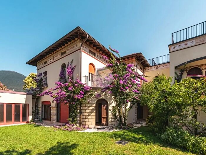 Casa quadrilocale in affitto in Lungolago Giuseppe Zanardelli, Toscolano Maderno
