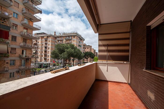 Appartamento trilocale in vendita in Via Giuseppe Saredo, Roma