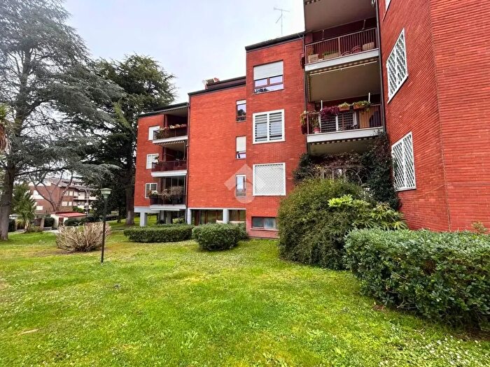 Appartamento quadrilocale in vendita in Via Ildebrando Vivanti, Roma