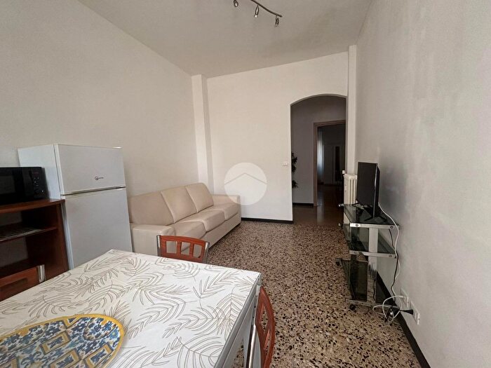 Appartamento trilocale in vendita in Via Orbetello, Torino