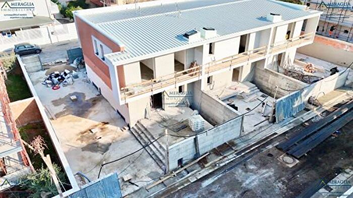 Casa con 5 locali in vendita in Via Francesco Saverio Nitti, Parete