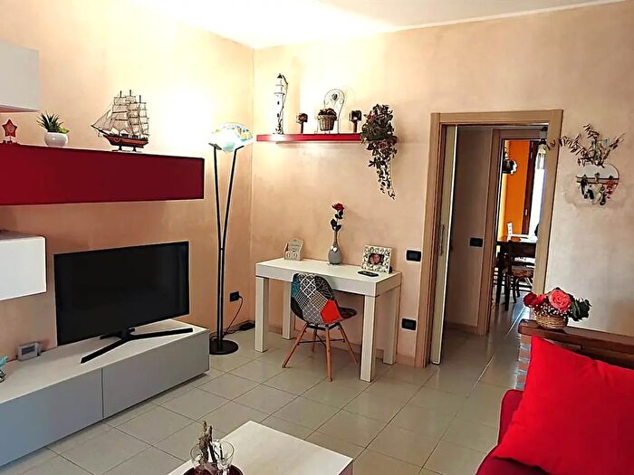 Appartamento quadrilocale in vendita in Via Gilching, Cecina