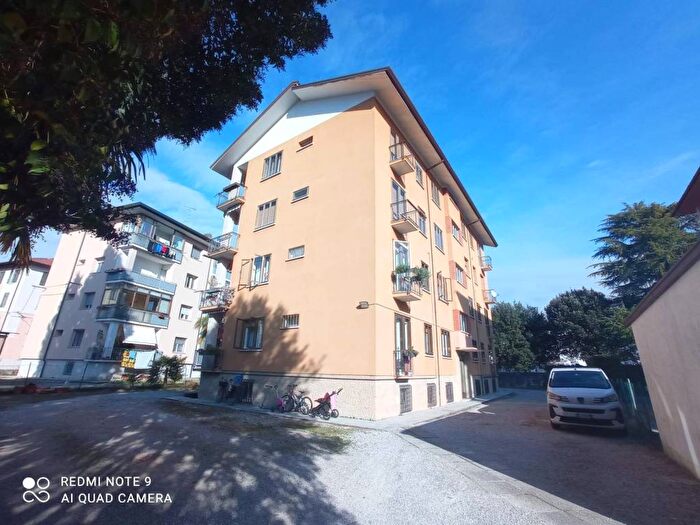 Appartamento con 5 locali in affitto in Via Pordenone, Palamostre, Udine