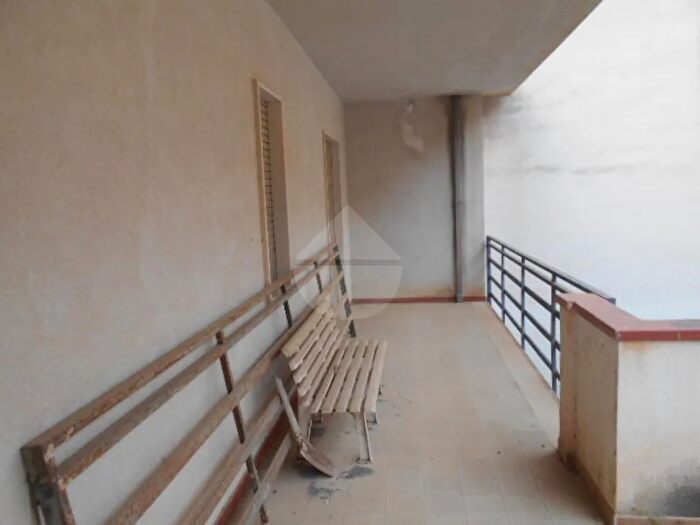 Casa con 11 locali in vendita in Poggioreale