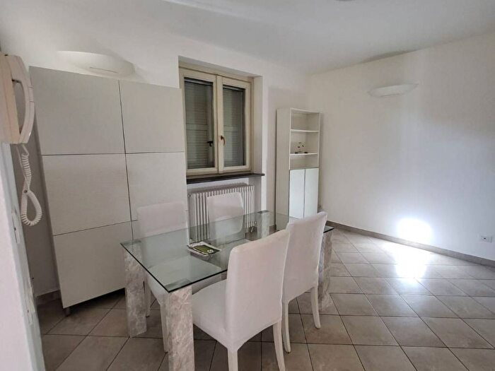 Appartamento trilocale in affitto in Strada Aurelio Saffi, Centro Storico, Parma