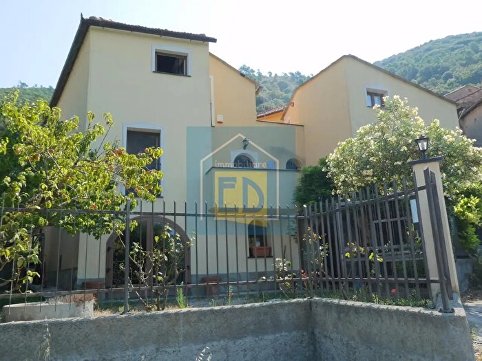 Casa con 12 locali in vendita in Via Portio, Vezzi Portio