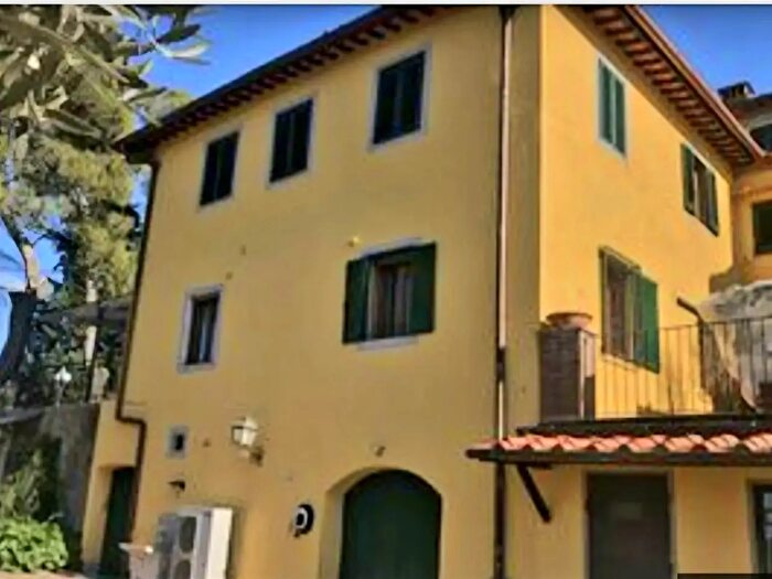 Casa con 11 locali in vendita in Montespertoli